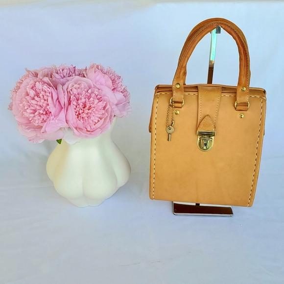 M.R. Canoa Handbags - EUC Vintage M.R. Canoa Tan Leather Satchel Handbag